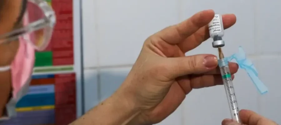 Baixa procura pela vacina contra a dengue preocupa especialistas